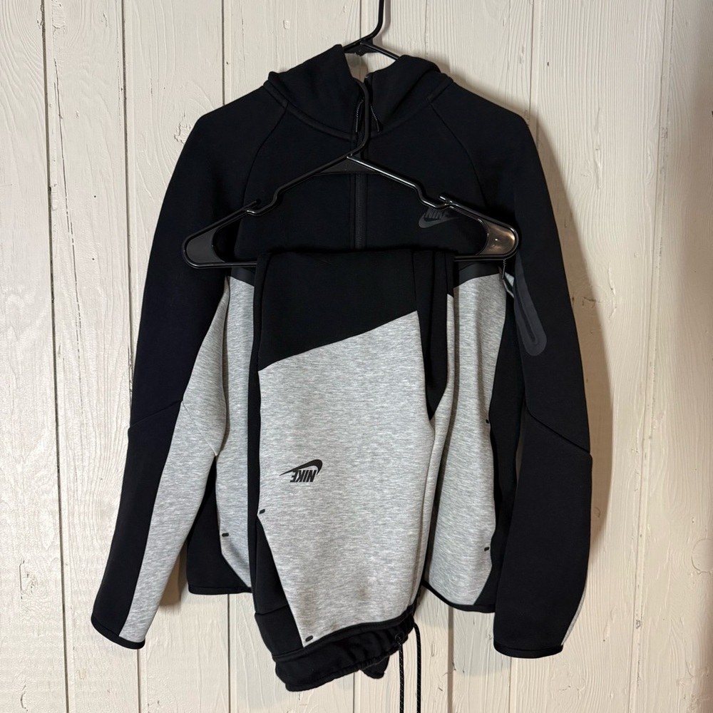 Nike Black and Gray Tech sweatsuit